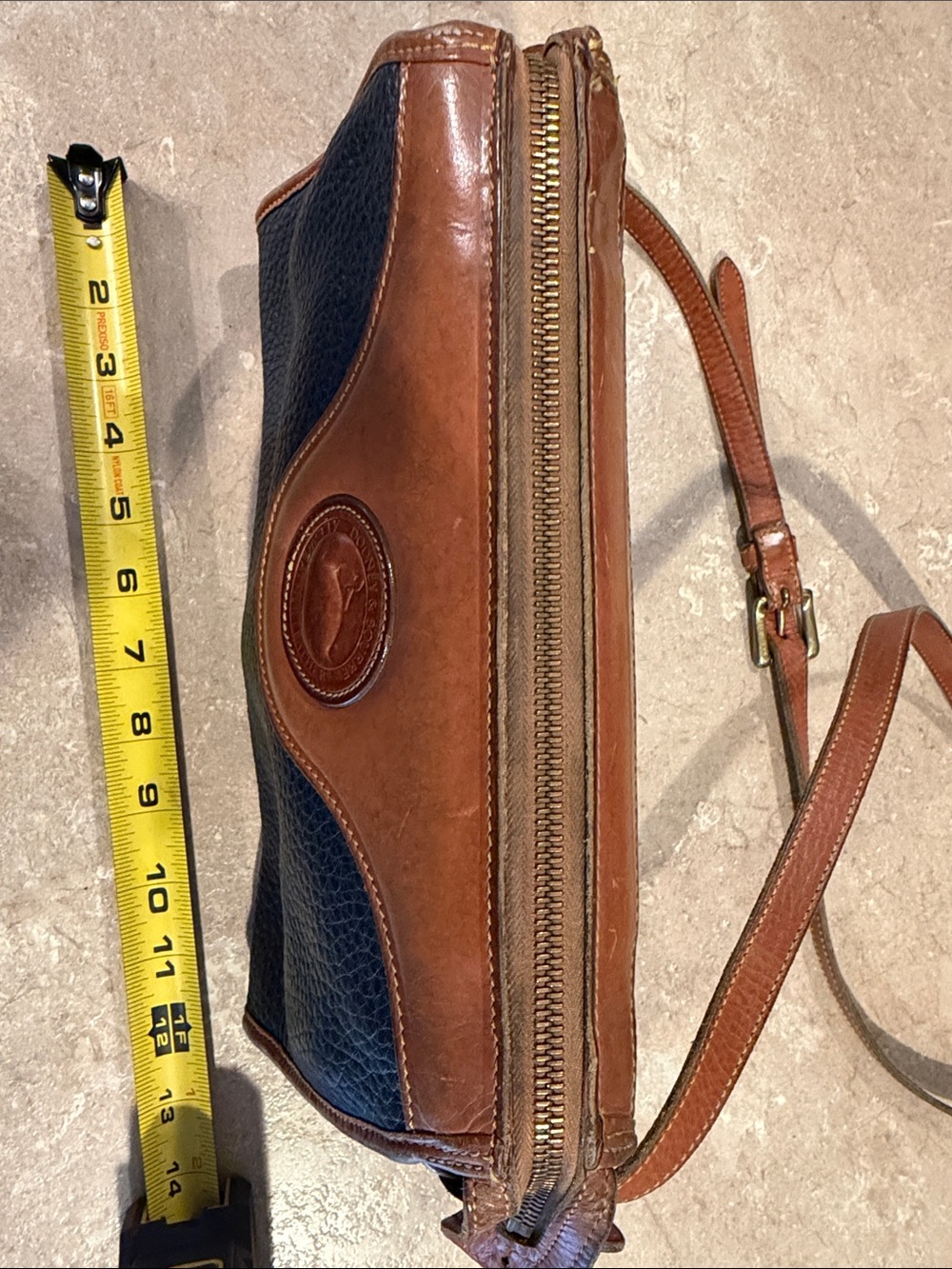 Vintage Dooney & Bourke dark Navy Pebbled Leather Crossbody with Brown Trim - Picture 2 of 7